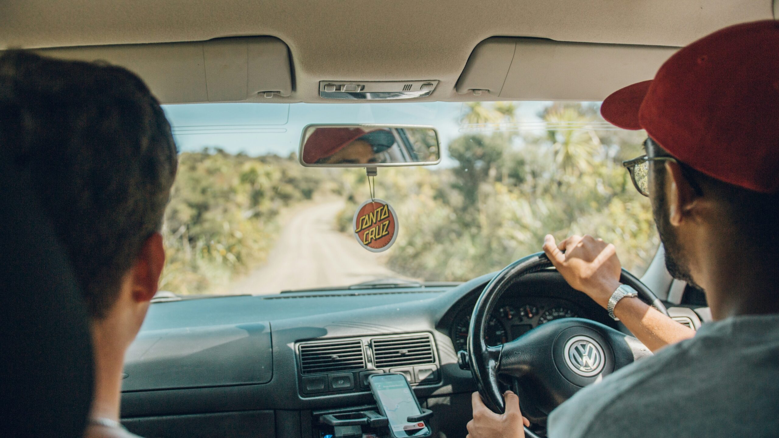 車の運転　サーフィンに向かう道中